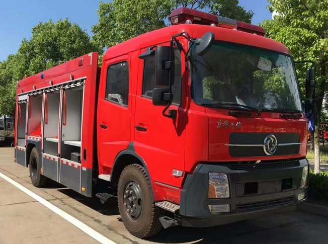 東風(fēng)天錦水罐消防車(6-7T)